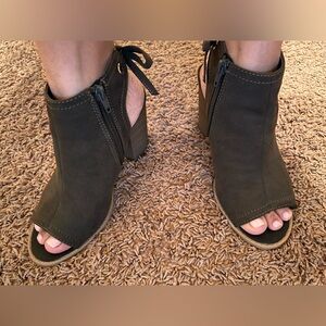 Lauren Conrad -ankle booties